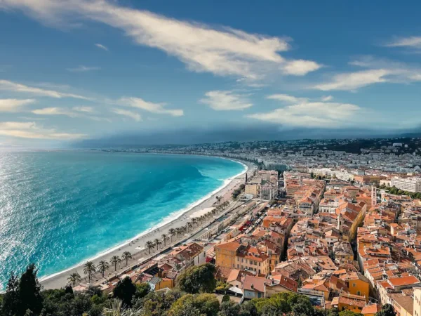 5 ciudades europeas que enamoran en verano (y no son las más típicas).